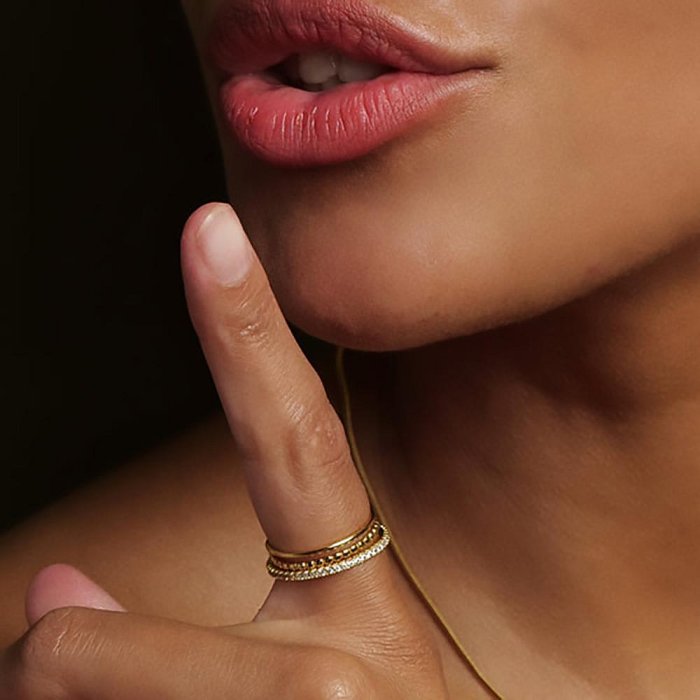 SHASHI 紐約品牌 DIAMOND BAR 平衡骨 細緻白鑽 金色細版戒指