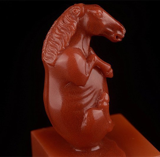 已售出~~~火紅石種~~ 桃花地老挝石 『馬』雕馬第一人 黃可堅作　 收藏精品