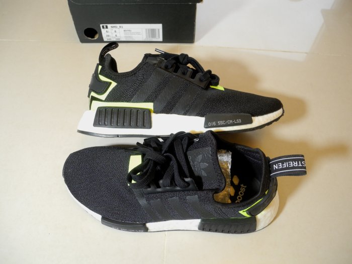 愛迪達Adidas NMD R1 Black黑螢光色塊輕量慢跑鞋/健走鞋 小尺碼us6.5/24.5號 美國帶回全新現貨