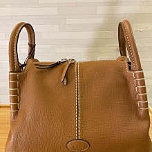 TOD’s AOZ BAULETTO PICCOLO 義大利製精品女包，全新原裝，經典駝色百搭，義大利TODs專賣店購買攜回，僅此一件，附原廠防塵袋