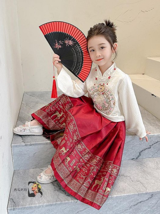 女童馬面裙套裝2023新款中國風秋冬長袖唐裝漢服洋氣兒童復古旗袍-西瓜鈣奶