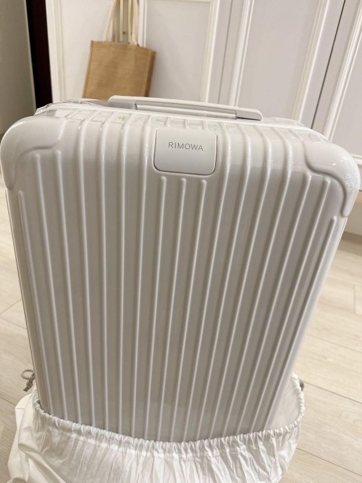 RIMOWA Essential Check In尺寸M 26吋白色全新行李箱拉鍊款