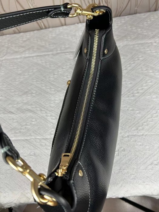 NaNa代購 Coach CI790 新款素面牛皮女士半月包 斜背包 手提包 內外置拉鏈隔層 附購證 買即送禮