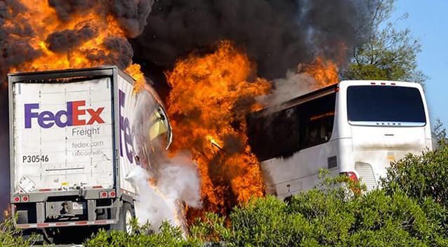 2bus_crash_LA638.jpg