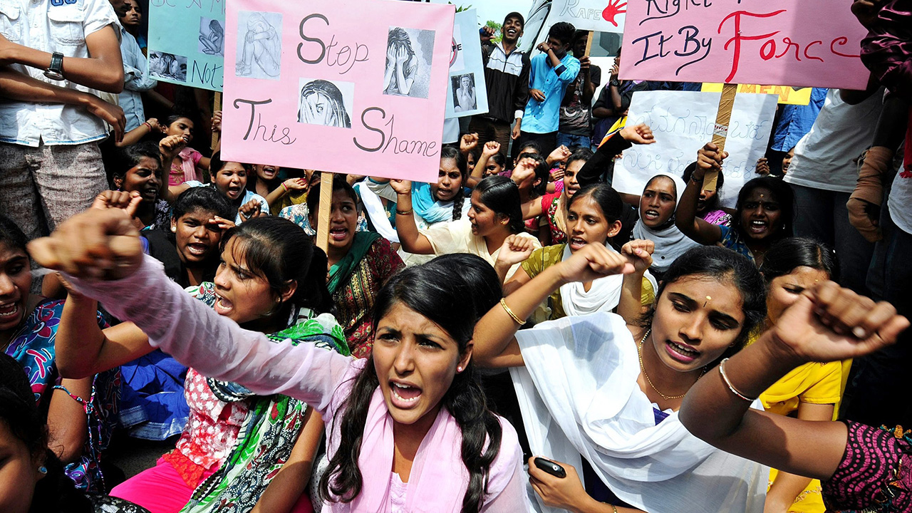 Angry mob lynches rape accused to death in India - Yahoo!