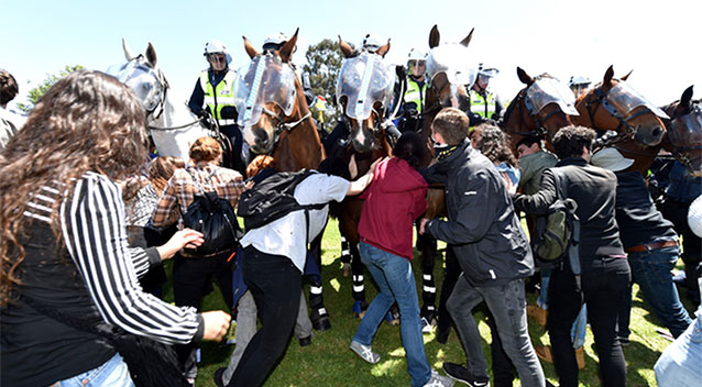 Four arrested at Reclaim Australia rally - Yahoo7