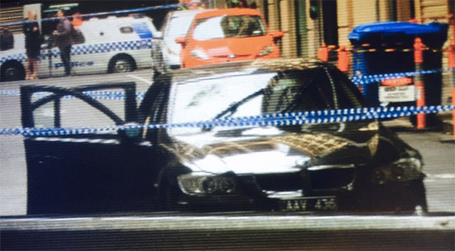 A police car starts chasing a fugitive in a bmw