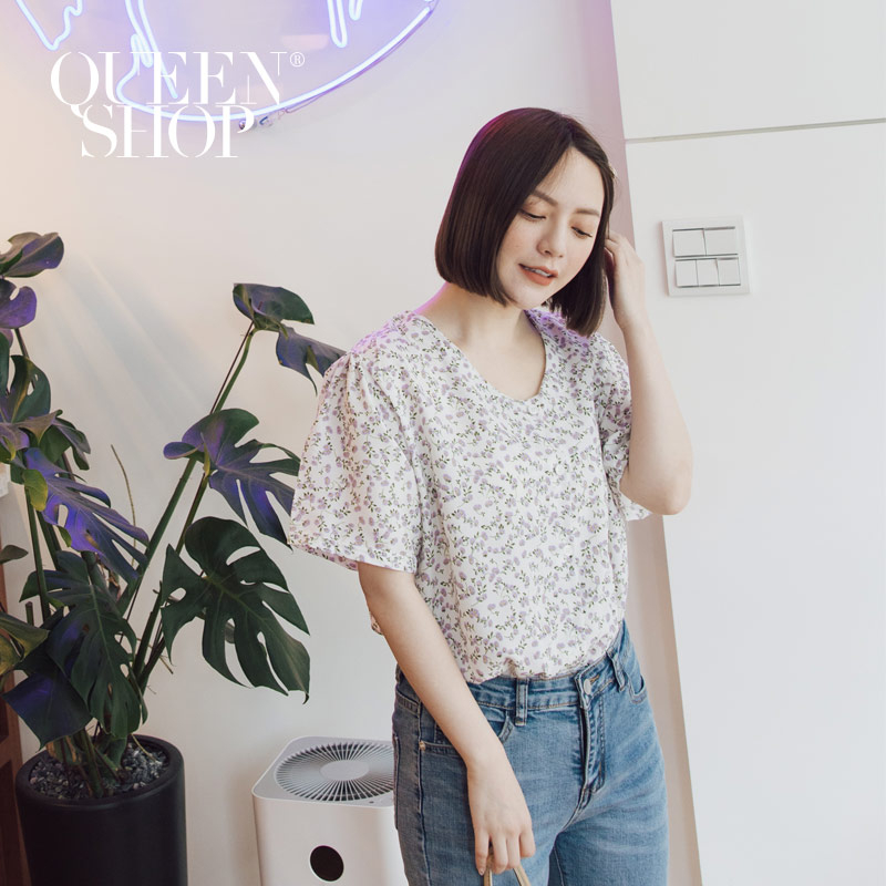 Ｑｕｅｅｎ Ｓｈｏｐ【01096261】滿版小碎花排釦造型上衣 兩色售＊現+預＊