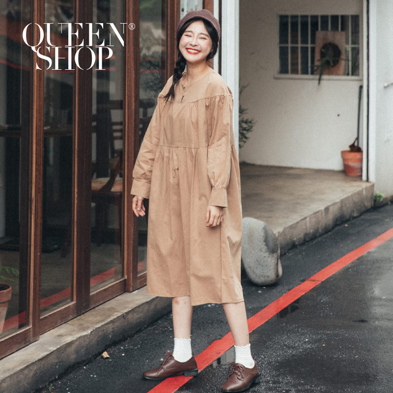 Ｑｕｅｅｎ Ｓｈｏｐ【01084784】鈕扣設計娃娃杏色洋裝 ＊現+預＊