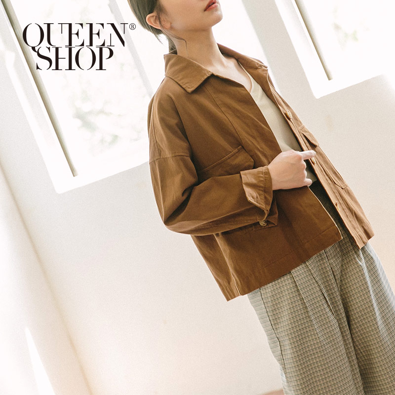 Ｑｕｅｅｎ Ｓｈｏｐ【02071141】休閒素色雙口袋排釦造型外套 兩色售＊現+預＊