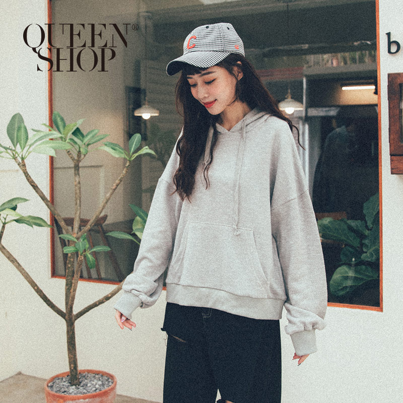 Ｑｕｅｅｎ Ｓｈｏｐ【01110379】基本百搭純色素面抽繩連帽上衣 兩色售＊現+預＊