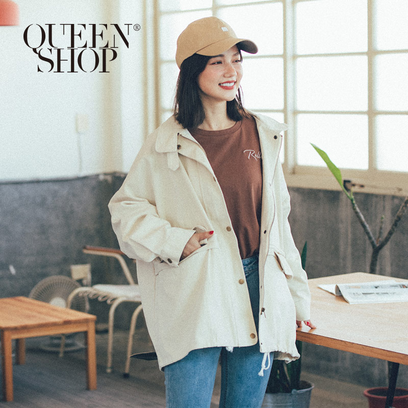 Ｑｕｅｅｎ Ｓｈｏｐ【02071153】立領造型釦雙口袋設計外套 兩色售＊現+預＊