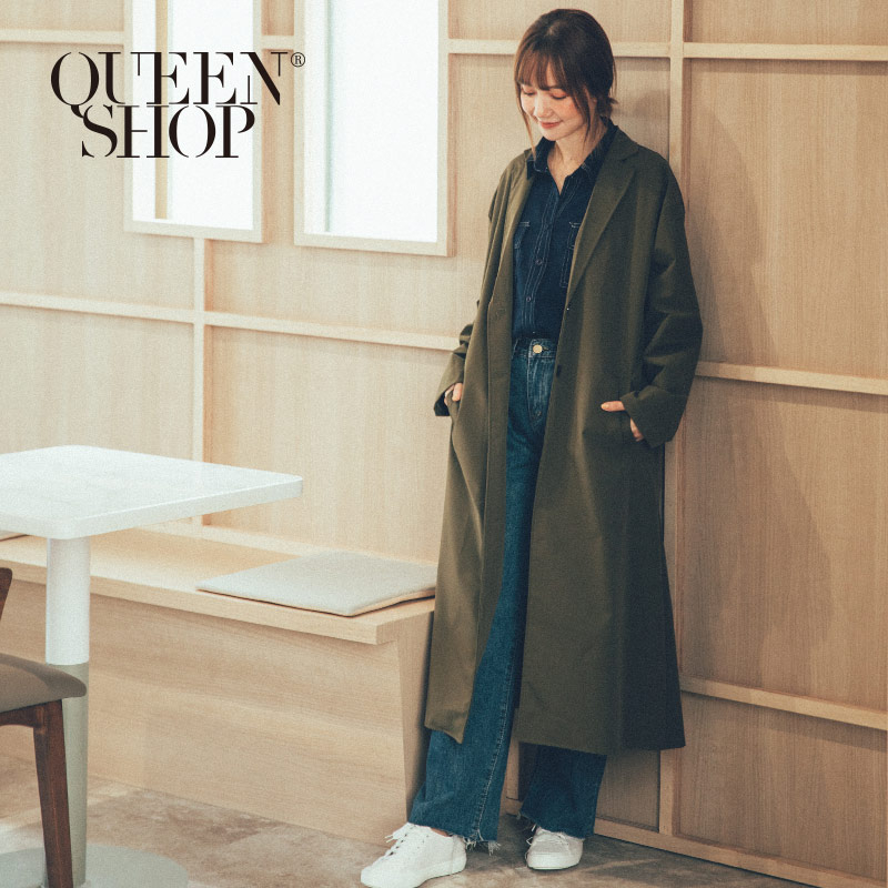 Ｑｕｅｅｎ Ｓｈｏｐ【02040621】翻領綁帶長版風衣外套 兩色售＊現+預＊