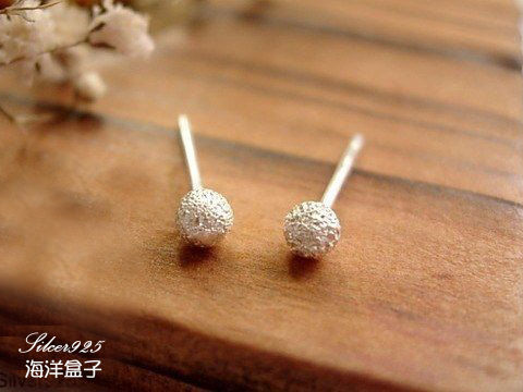 ☆§海洋盒子§☆ 可戴耳骨~3.5mm~雪白霧砂小球純銀耳環《925純銀》