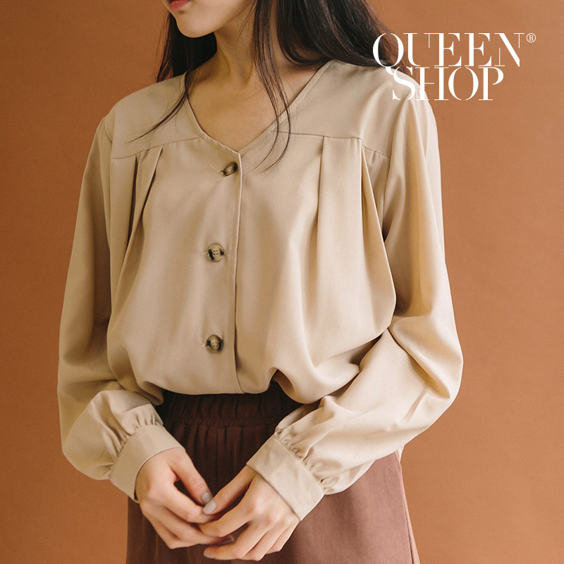 Ｑｕｅｅｎ Ｓｈｏｐ【01096407】簡約素色V領排釦雪紡上衣 兩色售＊現+預＊