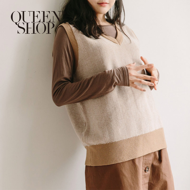 Ｑｕｅｅｎ Ｓｈｏｐ【01012355】V領配色滾邊針織背心 兩色售＊現+預＊