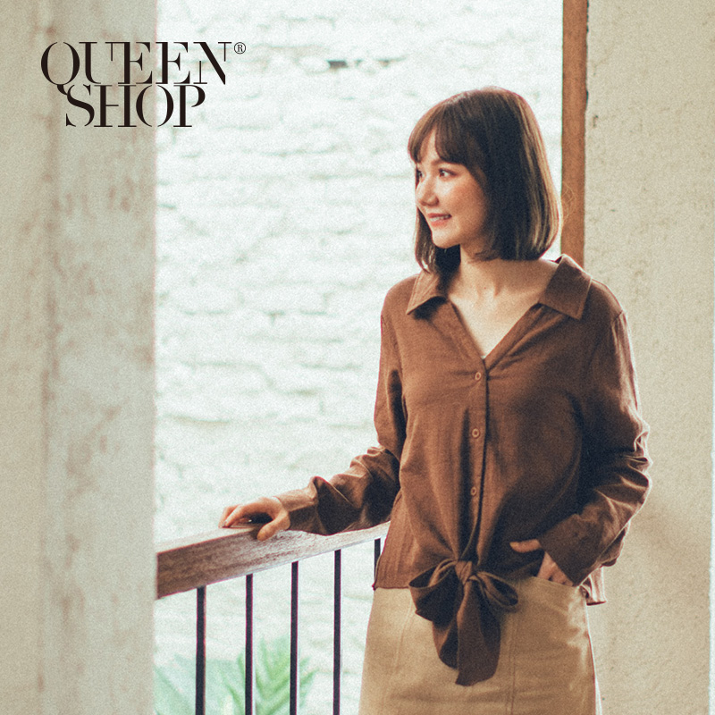 Ｑｕｅｅｎ Ｓｈｏｐ【01096432】基本素色V領下綁帶造型長袖上衣 兩色售＊現+預＊