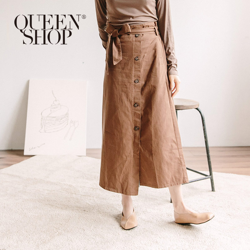 Ｑｕｅｅｎ Ｓｈｏｐ【03020589】大地配色綁帶排釦造型長裙附腰帶 S/M/L＊現+預＊