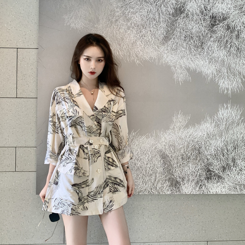 VK旗艦店 韓國風滿版印花時尚西裝領短袖洋裝