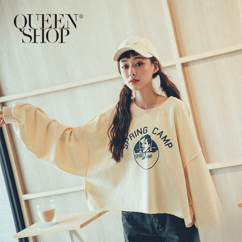 Ｑｕｅｅｎ Ｓｈｏｐ【01110412】SPRING女人字母印圖大學T＊現+預＊