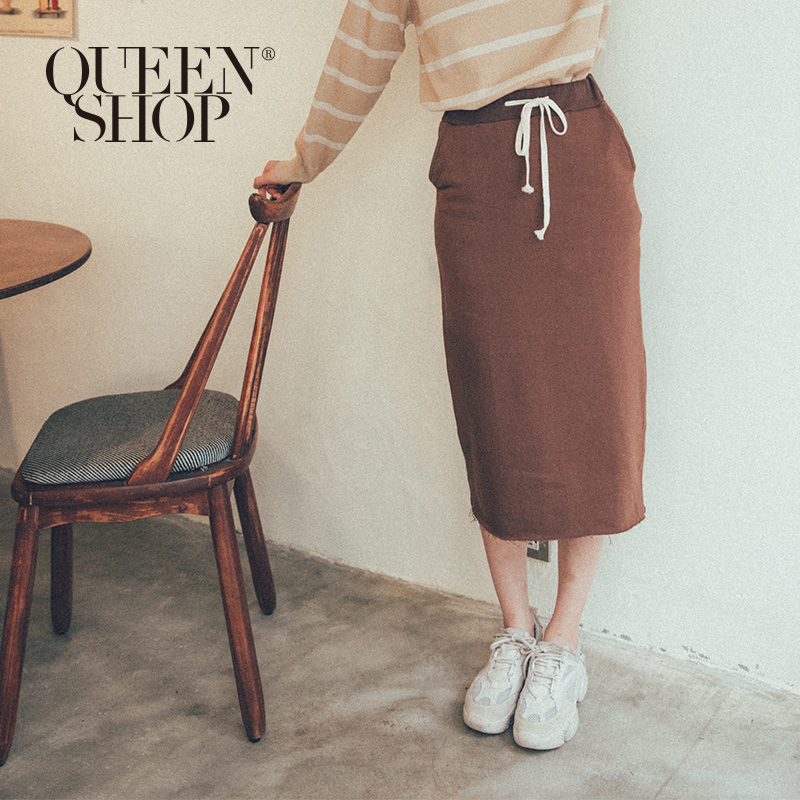 Ｑｕｅｅｎ Ｓｈｏｐ【03020586】抽繩後開岔不收邊中長裙 兩色售＊現+預＊