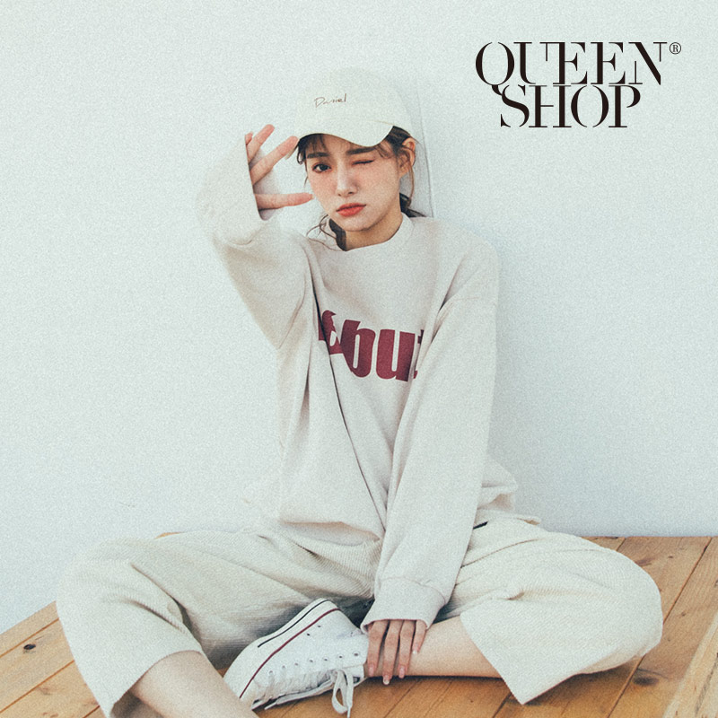 Ｑｕｅｅｎ Ｓｈｏｐ【01110437】DEBUT字母長版大學T 兩色售＊現+預＊