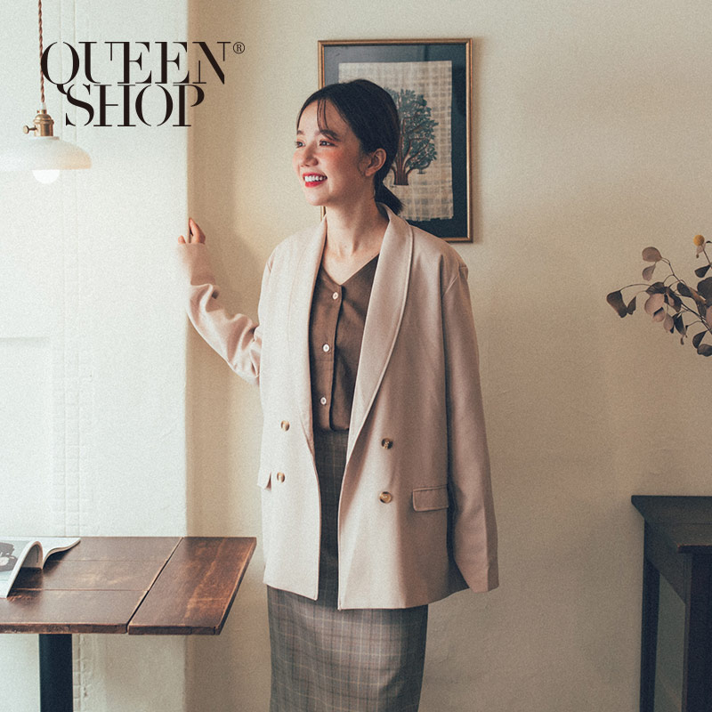 Ｑｕｅｅｎ Ｓｈｏｐ【02030347】雙口袋排釦西裝外套 兩色售＊現+預＊