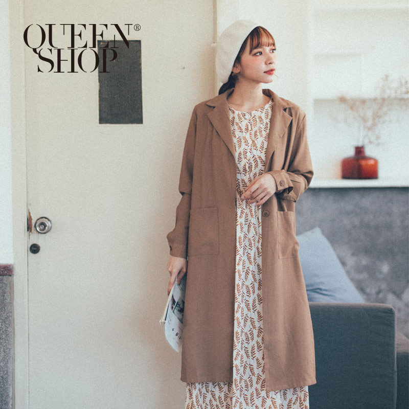 Ｑｕｅｅｎ Ｓｈｏｐ【02071158】雙口袋素面長版風衣外套 兩色售＊現+預＊