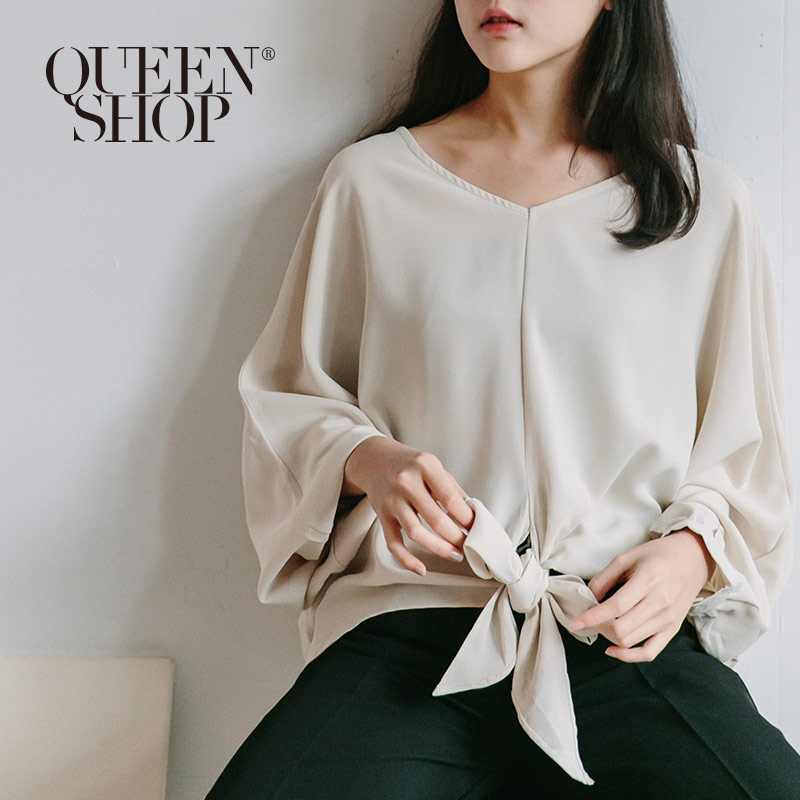 Ｑｕｅｅｎ Ｓｈｏｐ【01096411】下擺綁帶素面V領雪紡上衣 兩色售＊現+預＊