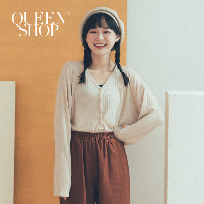 Ｑｕｅｅｎ Ｓｈｏｐ【01012375】V領排釦半門襟坑條上衣 兩色售＊現+預＊