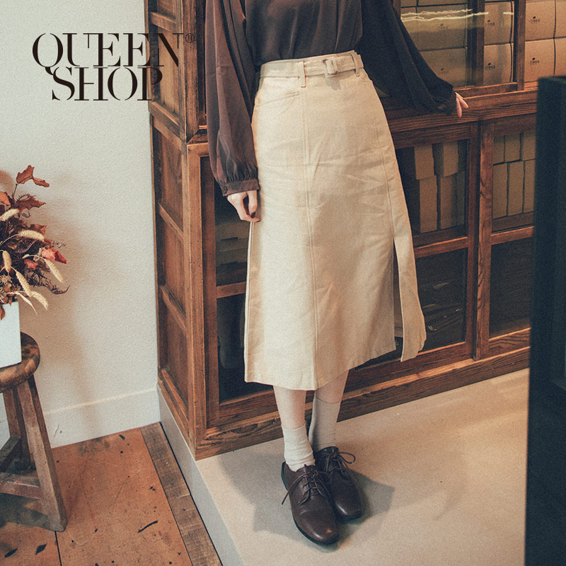 Ｑｕｅｅｎ Ｓｈｏｐ【03030244】附釦環腰帶開衩中裙 兩色售 S/M/L＊現+預＊