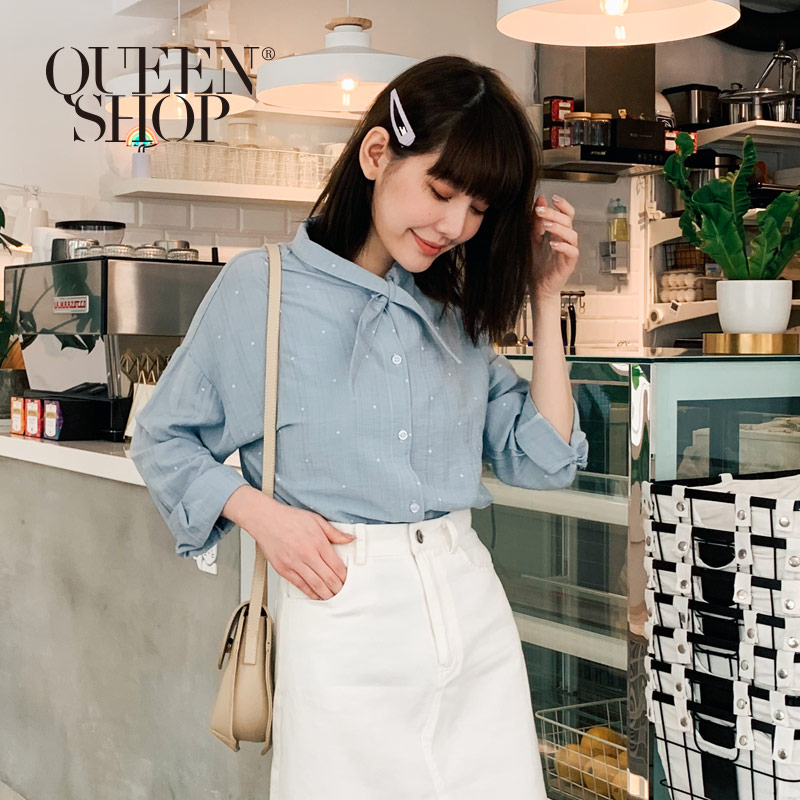 Ｑｕｅｅｎ Ｓｈｏｐ【01023382】造型立領打結點點襯衫 兩色售＊現+預＊