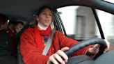 "Conduce como una mujer", la campaña que busca reducir las muertes al volante