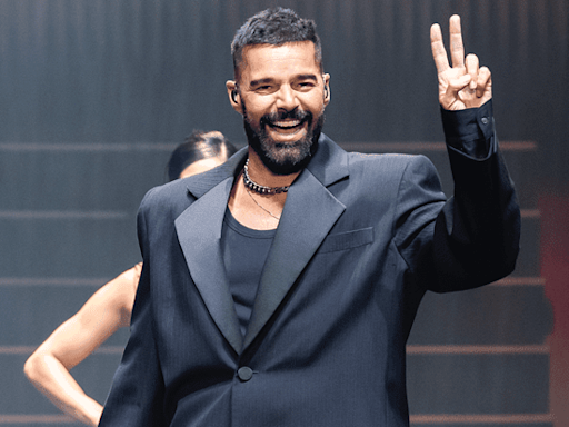 Ricky Martin se muestra muy cariñoso con hermosa mujer: "Que feliz me hace tenerte cerca"