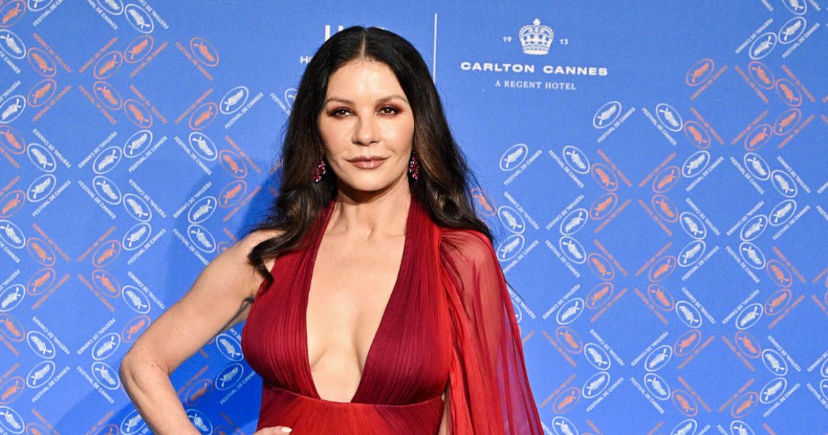 Catherine Zeta Jones Shows Off Summer Body in Sexy Swimsuit: Photo