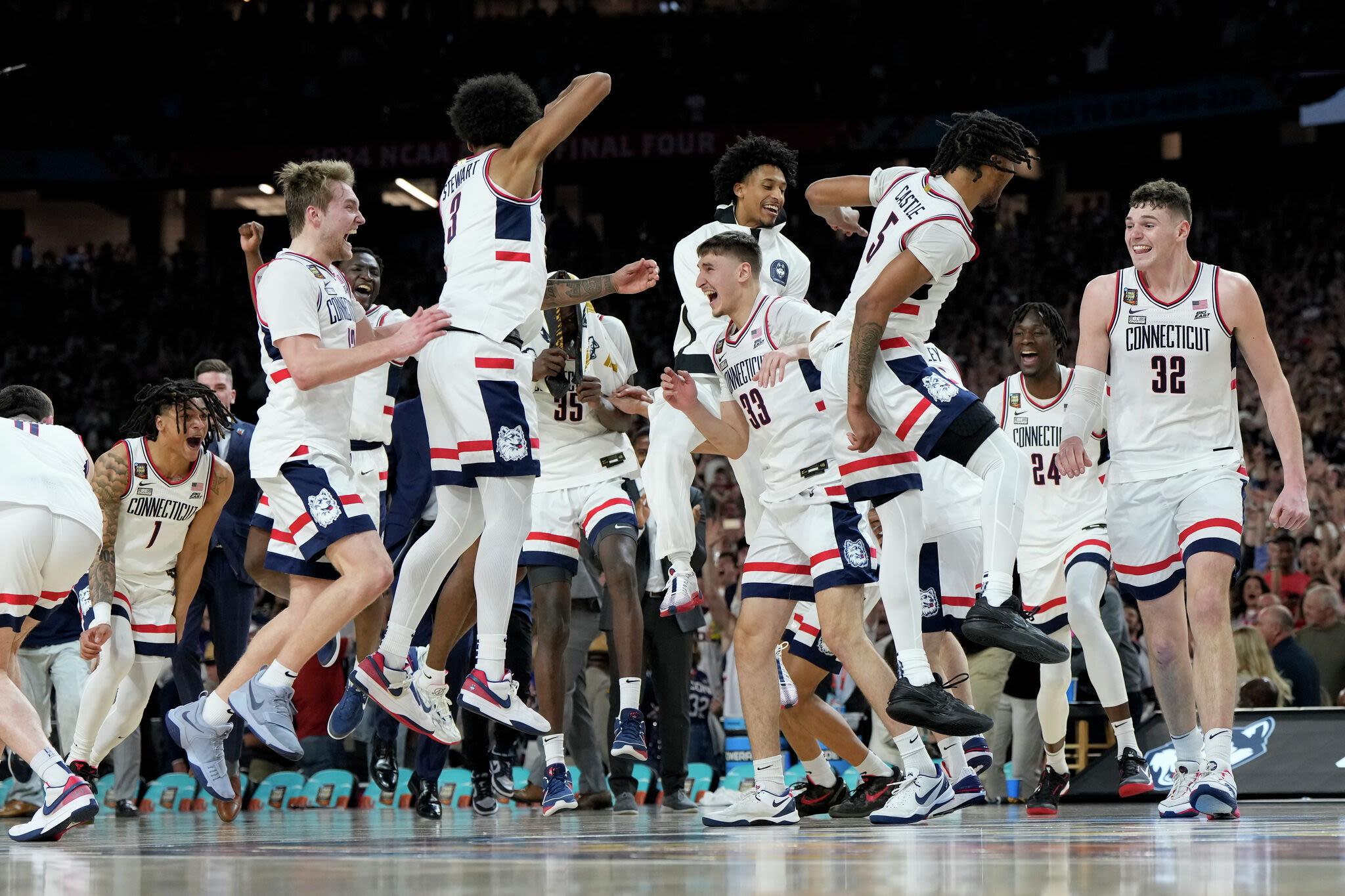 UConn men's basketball players will 'work' at the East Hartford Dunkin' Thursday