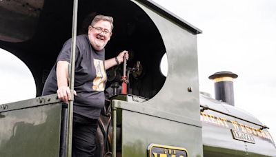 Comedian and actor says Oxfordshire railway centre 'an absolute delight'