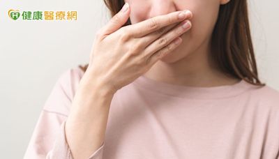 口腔異味刷不掉也漱不掉，竟是「食道憩室」！ 胸腔鏡手術解困擾