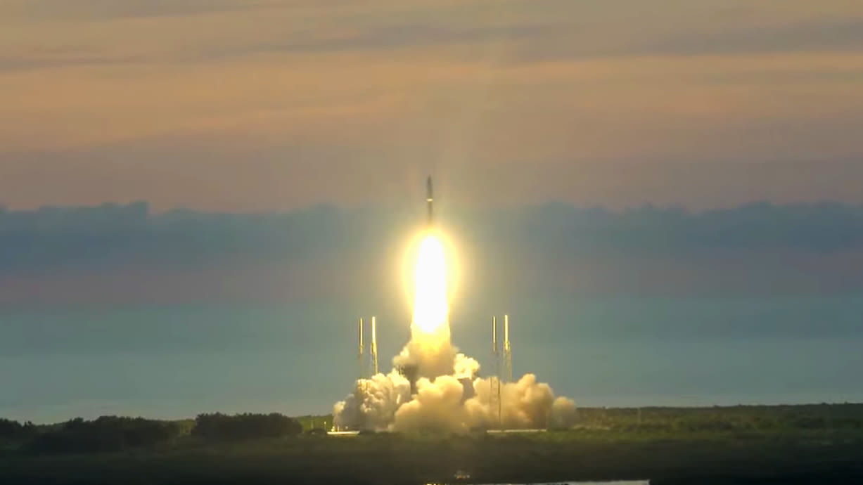 Atlas V rocket launches its final national security mission for US military (video)