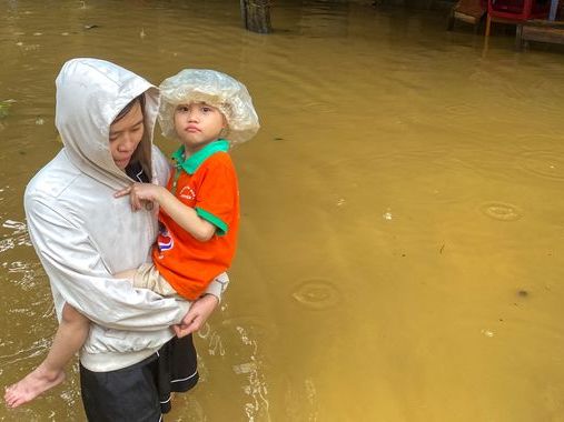 Flash flood kills 30 people after sweeping away hamlet in Vietnam