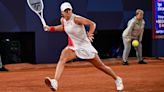 4-time French Open champ Swiatek wins opener