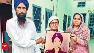 Tiger Hill martyr’s legacy awaits gate | Chandigarh News - Times of India