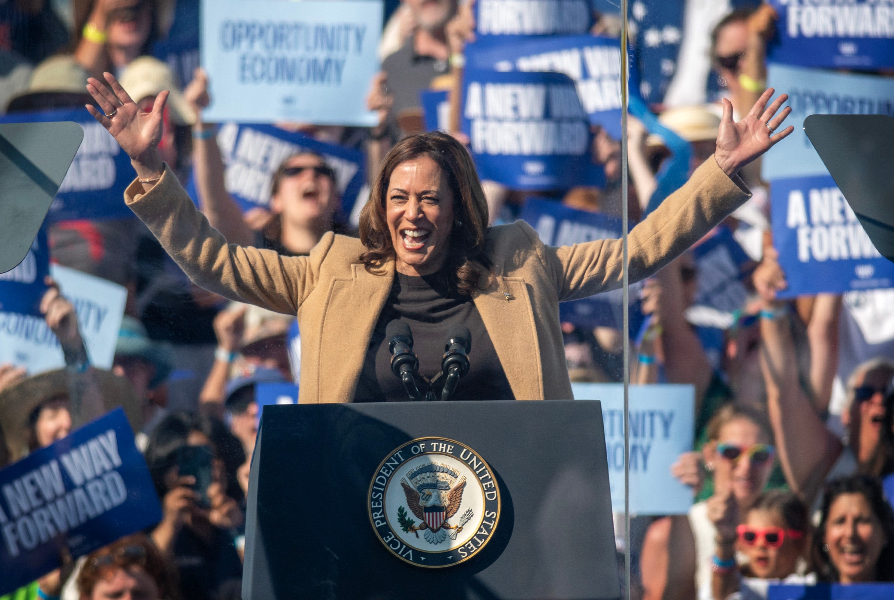 Kamala Harris visits Throwback Brewery in North Hampton, NH: Small business plan unveiled