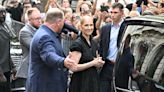 Céline Dion : nuit à 4 chiffres, discrétion et luxe… ce palace à deux pas des Champs Élysées où elle loge