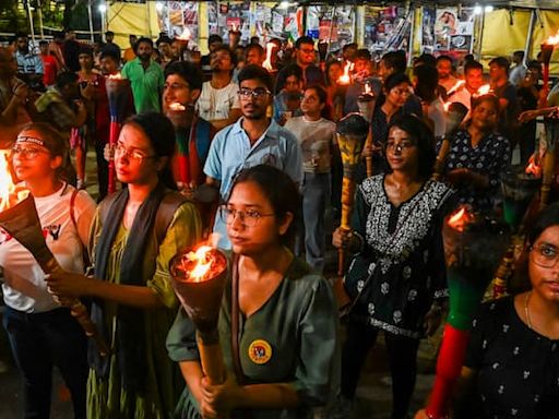 Kolkata: Doctors Hold Torch Rallies Day Before SC Hearing On RG Kar Case,Top Cop Vists Hospital