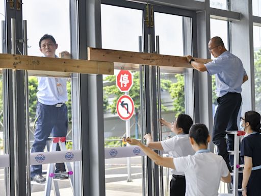 Hong Kong Warns of Flight Disruptions as Super Typhoon Nears