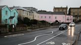 Seafront's 'wiggly' line road markings that cost £1.5m to be scrapped