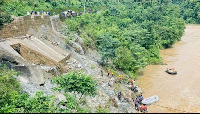 Nepal: Seven Indians killed after two passenger buses swept away by landslide into river, 50 missing