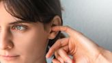Estas son las causas que hacen que nos piquen los oídos