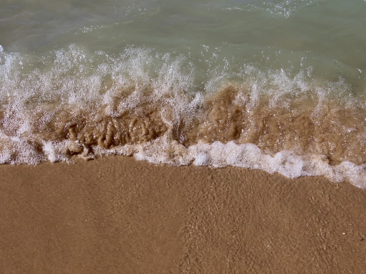 11 Michigan beaches closed, under advisories ahead of sunny, warm weekend